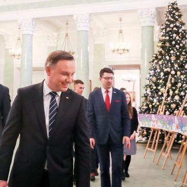 30-metrowa kartka świąteczna dla Prezydenta RP od uczniów z Baczyńskiego